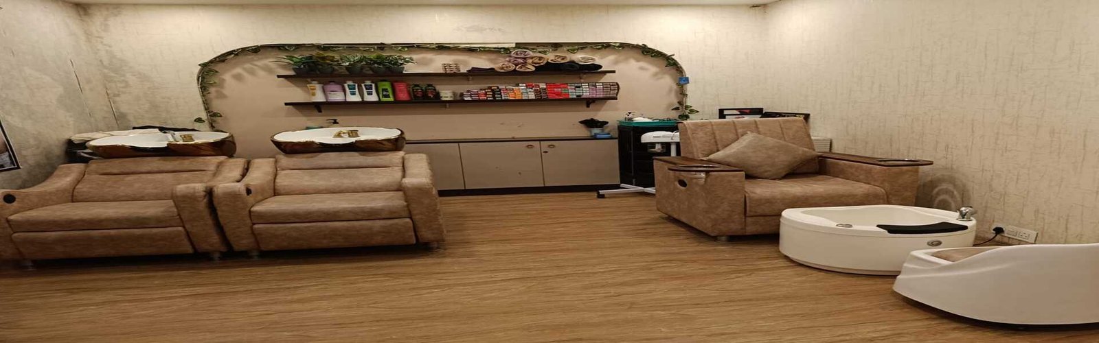 Sakurai Unisex saloon and nails